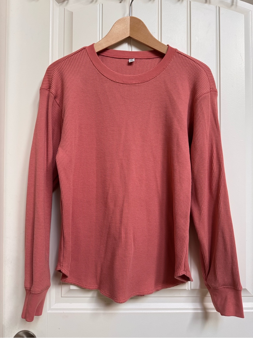 NWOT Uniqlo Peachy Pink Waffle Knit Crew Neck Shirt. Size M